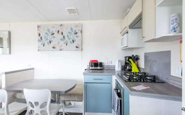 Mobile Home in Veuzain-sur-loire With Garden