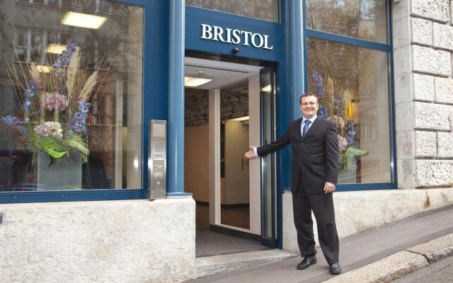 Отель Bristol Zurich Швейцария, Цюрих - 3 отзыва об отеле, цены и фото номеров - забронировать отель Bristol Zurich онлайн вид на фасад