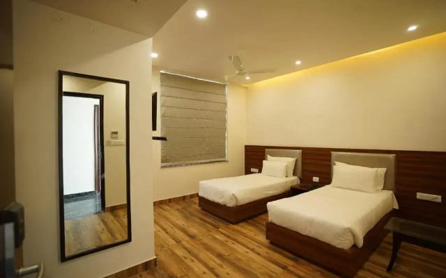 Hotel Regal By Rhytham