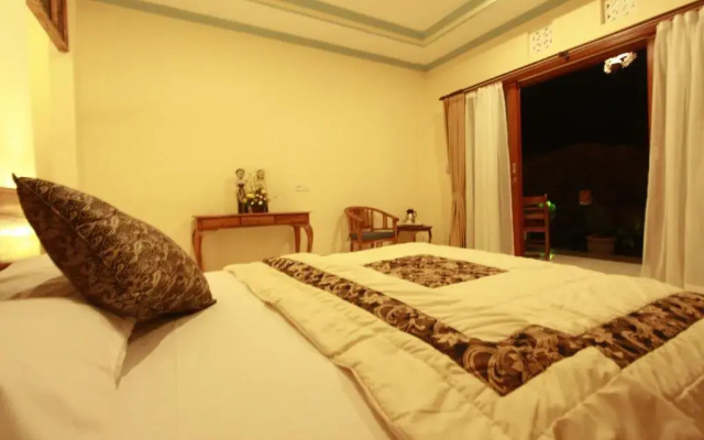 Loris Homestay