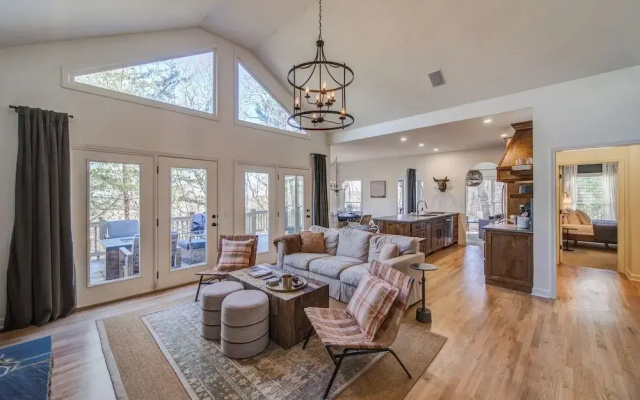 Lux Mountain Home! Golf / Lake/ EV / Game Room
