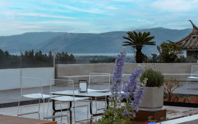 Nayinian Hotel