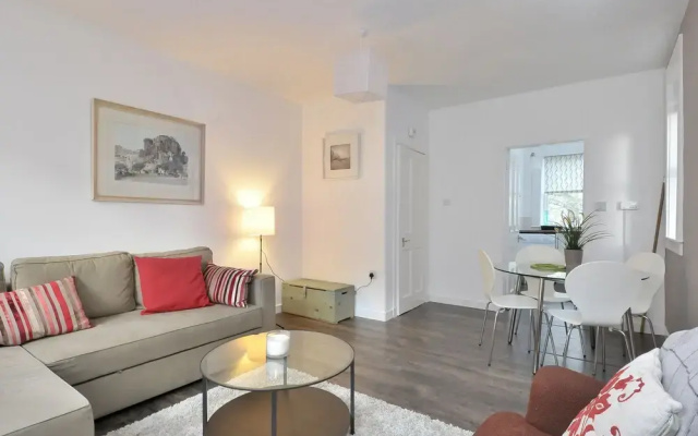 367 Richmond Place Apartment