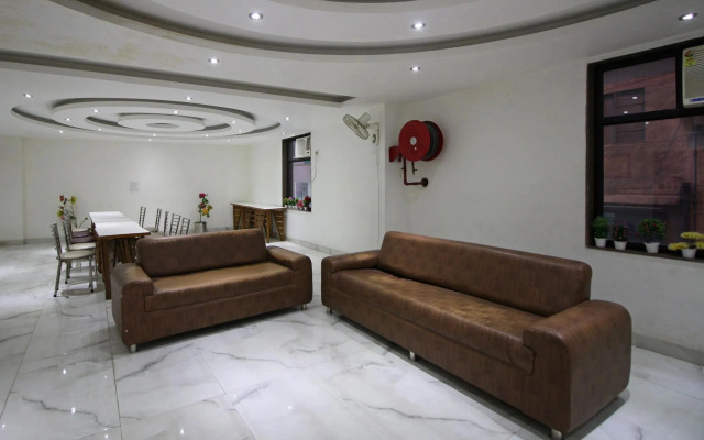 OYO 7353 Mahipalpur