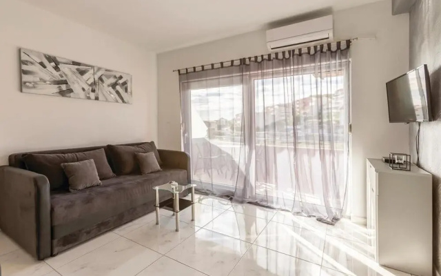 Nice Home in Podstrana With Wifi and 1 Bedrooms