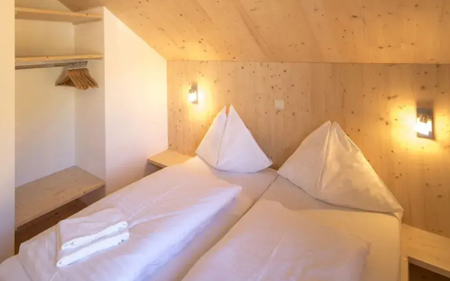 Deluxe Chalet With Whirlpool