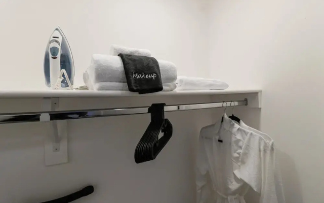 Unit 1 Stylish Studio
