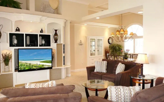 690 Pelican Court