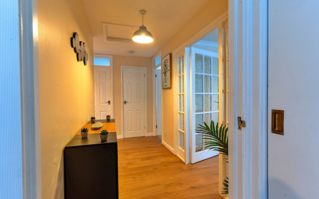 Cozy 3 Bedroom Apartment in Southern Lea