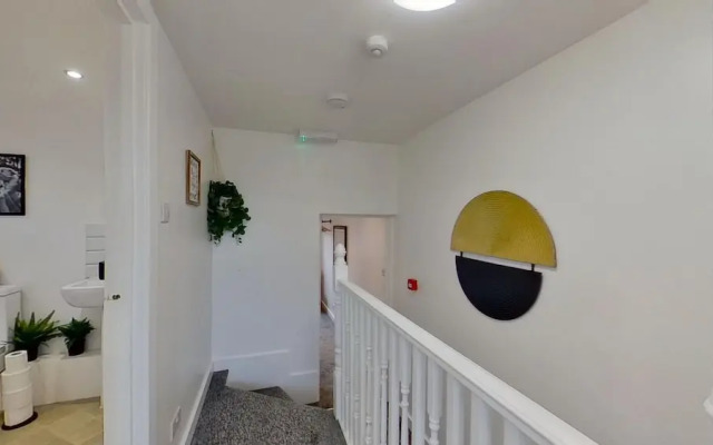 Chic 2 Bedroom Aparment with Netflix