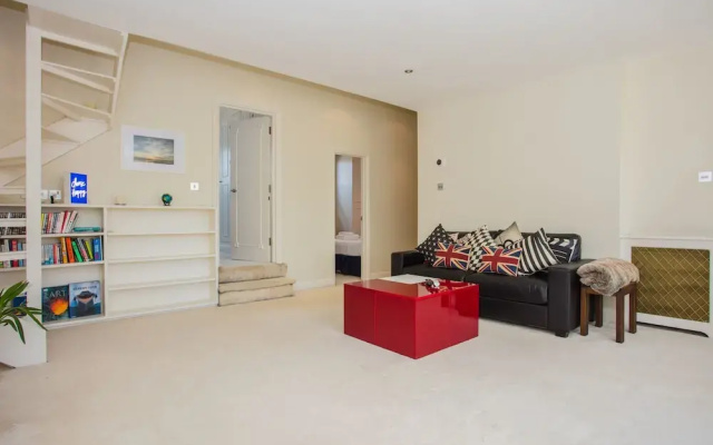Stylish 2 Bedroom Flat In Prime Kensington