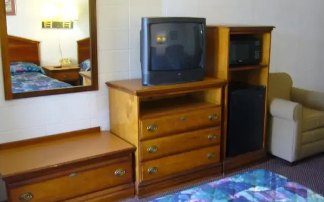 Journeys Inn Motel