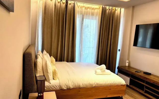 Elite Luxury Suites at Diamond in City