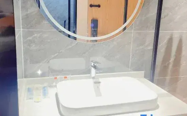 GreenTree Inn Express Hotel (Lanzhou Zhongshan Bridge Xiguan Subway Station)