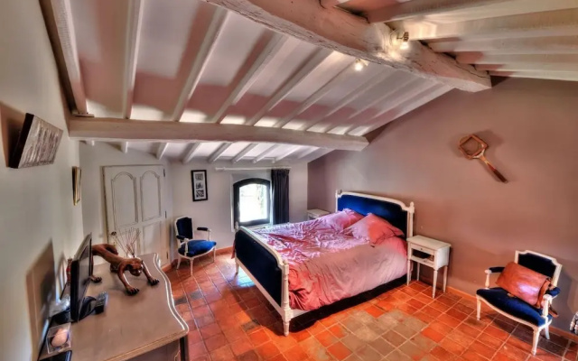 Beautiful Character House With Private Pool and High-end Services