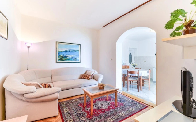 Beachfront Apartment Liveri 5