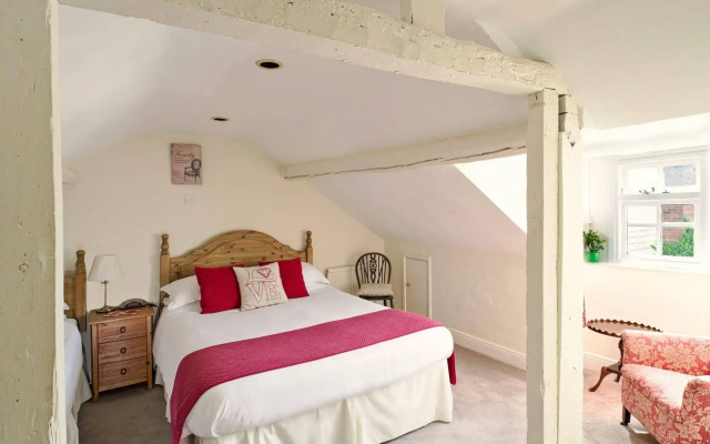 Ammonite Lodge Guest House
