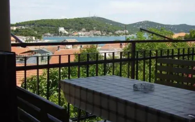 Apartment Žare