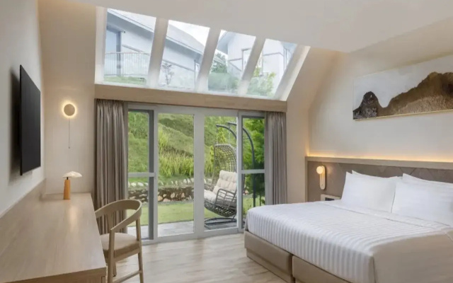 Himalayan Hideaway Resort Pokhara, The Centara Collection