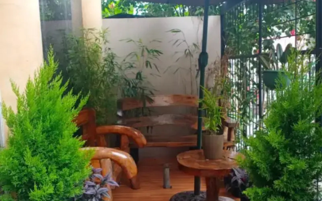 Reddoorz Hostel @ Faes Transient House