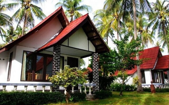 Отель Lantas Lodge Ланта вид на фасад