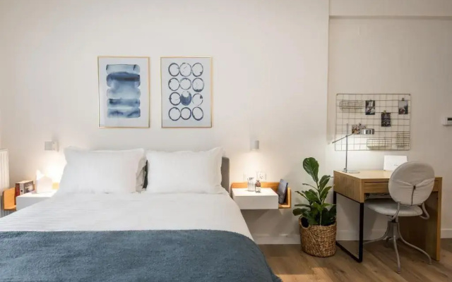 Chic & Comfort Homes in Central Volos by Cloudkeys