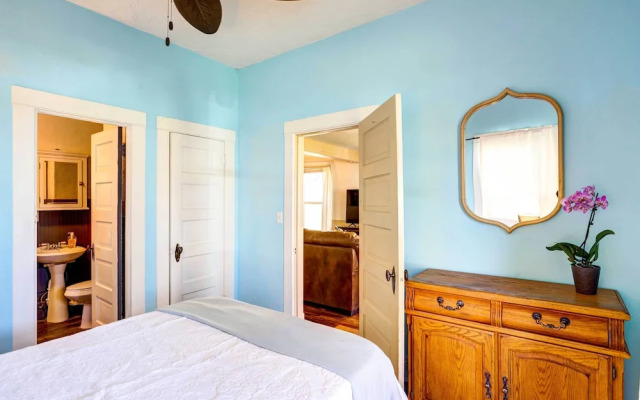 Charming Montrose Family Home: Block to Downtown!