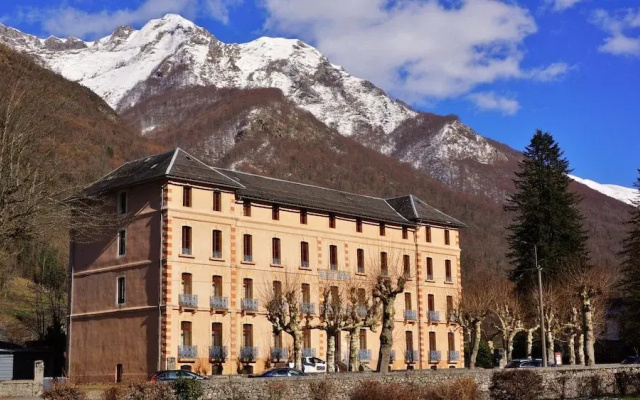 Logement n202 4pers face aux Thermes