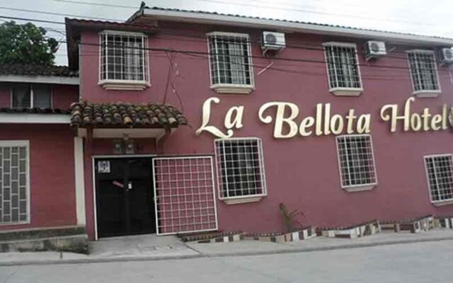 La Bellota Hotel вид на фасад