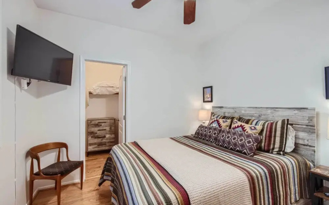 Heated Pool, Gas Grill & Yard: Phoenix Retreat!