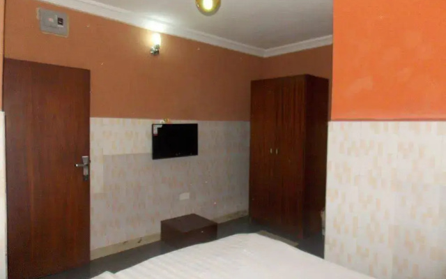Vic James Apartments