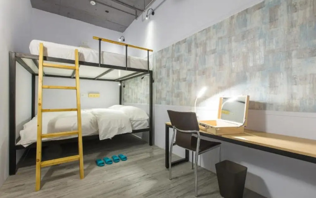 Houze Hostel
