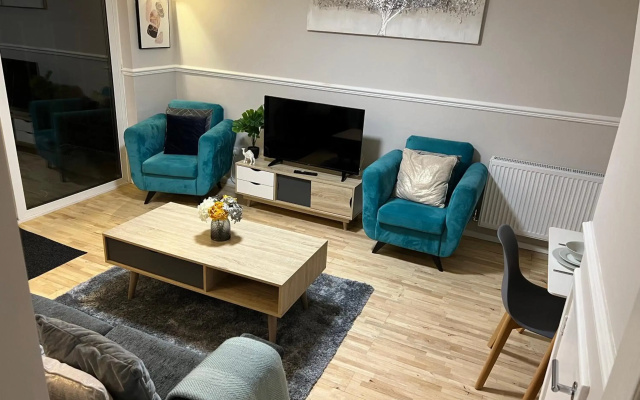 Comfortable King Bed - location - leisure - Contractors - Parking