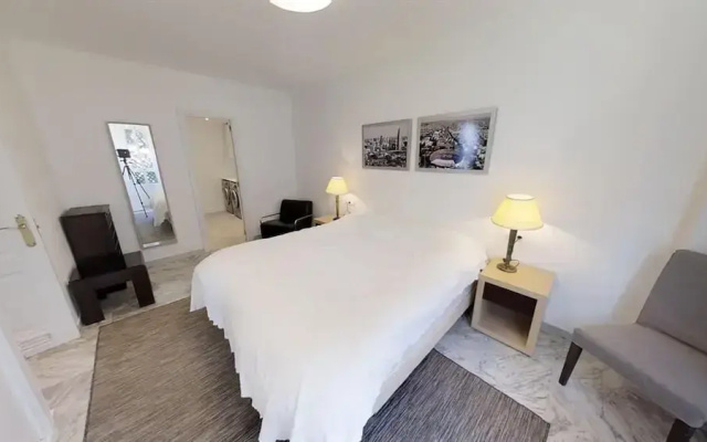 Modern Apartment Near Puerto Banus