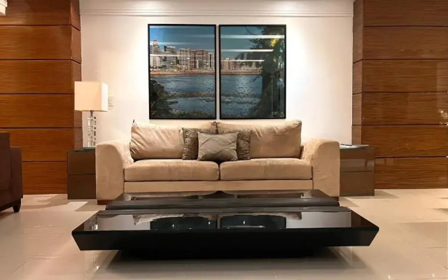 Luxuosa cobertura de 380m² a 850m da Av Beira Mar