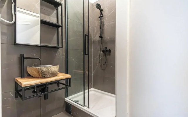 Comfortable 2BR Apt Near Attractions