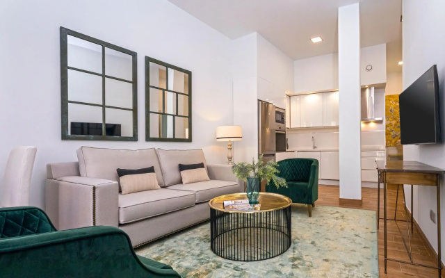 Modern apartment located close from the city center. Recaredo V