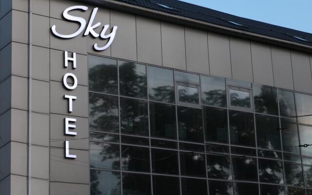 Sky Hotel вид на фасад