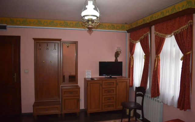 Family Hotel at Renaissance Square