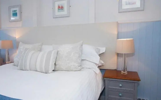 Cliff House B&B & The Moorings Apartments