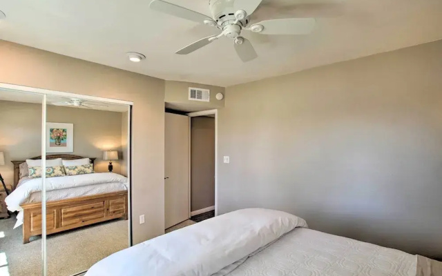 Walk to Trolley & Lake: Sunny Scottsdale Townhome