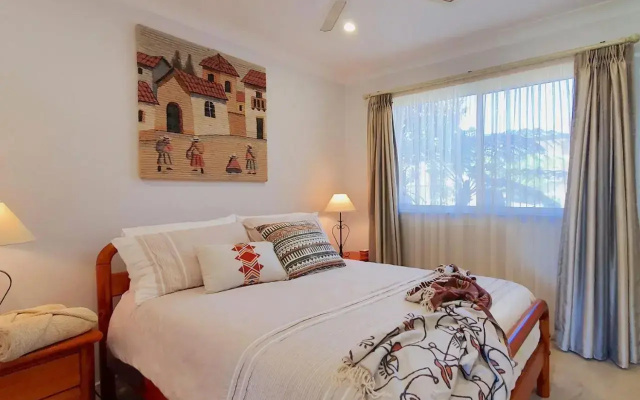 Pelican Beach House 2 Macleay Street