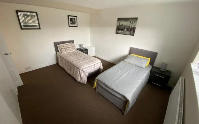 Lovely 2-bed Apartment in Solihull