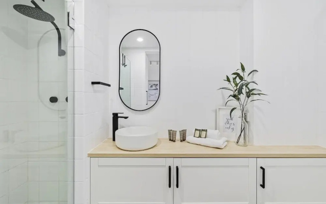 Studio3: Chic Bondi Abode With Pool & A/C