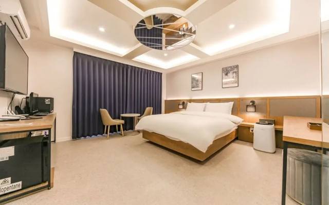 Daegu Dongchon Amusement Park Gallery Hotel