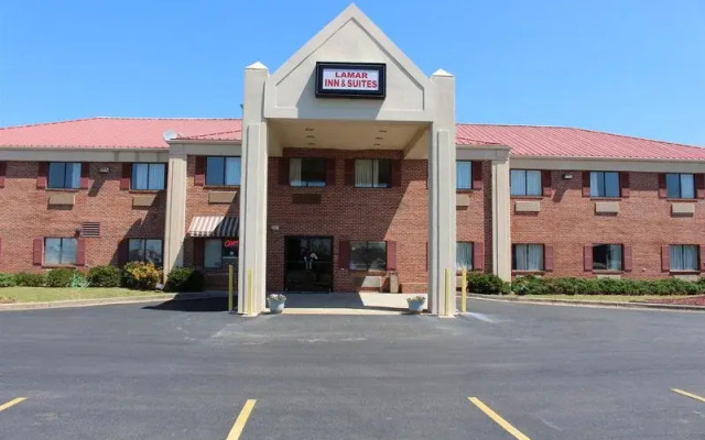 Lamar Inn & Suites