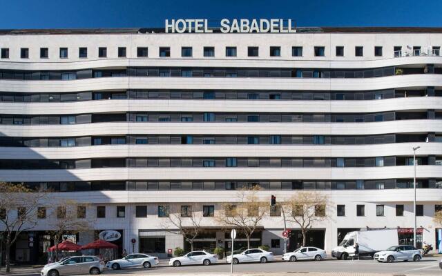Отель Catalonia Sabadell вид на фасад