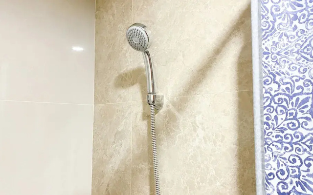 Relaxing And Homey Studio Transpark Cibubur Apartment