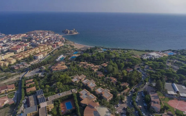 TH Le Castella - Baia degli Dei Village