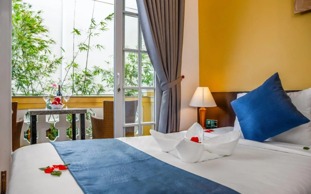 Triple Riverside Villa Hoian